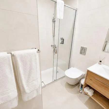 Sun Poolhouse לינה וארוחת בוקר