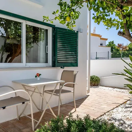 Sun Poolhouse לינה וארוחת בוקר Senhora da Luz