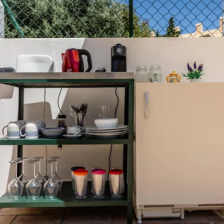 לינה וארוחת בוקר Sun Poolhouse