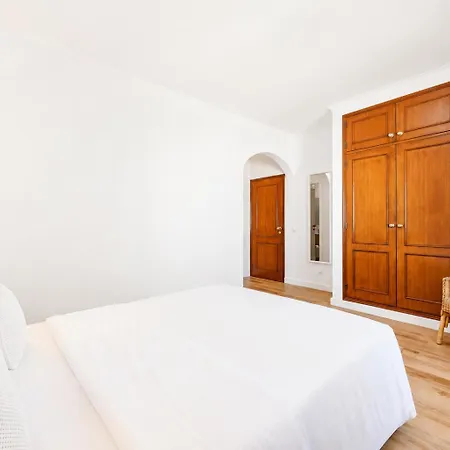 Sun Poolhouse B&B 3*